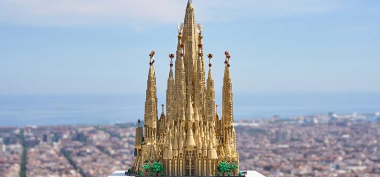 LEGO lansează Sagrada Família în miniatură, de 12.060 de piese, cel mai mare set de până acum. Capodopera lui Gaudi se apropie de finalizare după 144 de ani