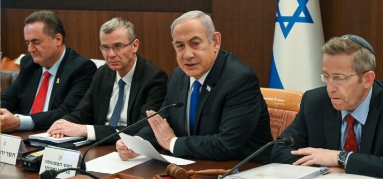 Guvernul lui Netanyahu a decis oficial să nu respecte o hotărâre a Curții Supreme, o premieră în istoria Israelului. Scandalul vizează televiziunile și posturile radio israeliene