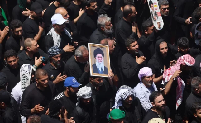 Iranul începe funeraliile pentru fostul Lider Suprem Ali Khamenei, la peste 4 luni după ce a fost asasinat de SUA-Israel. Iranul avertizează SUA că orice atac în această perioadă va primi un „răspuns decisiv”
