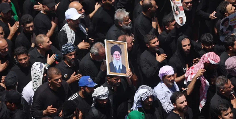 Iranul începe funeraliile pentru fostul Lider Suprem Ali Khamenei, la peste 4 luni după ce a fost asasinat de SUA-Israel. Iranul avertizează SUA că orice atac în această perioadă va primi un „răspuns decisiv”