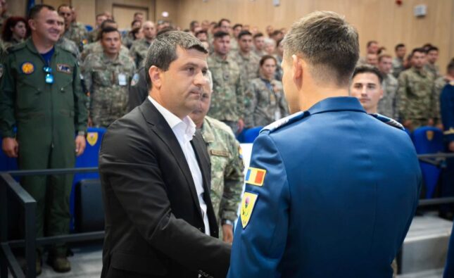 Zece militari ai Armatei Române au fost înaintați în grad