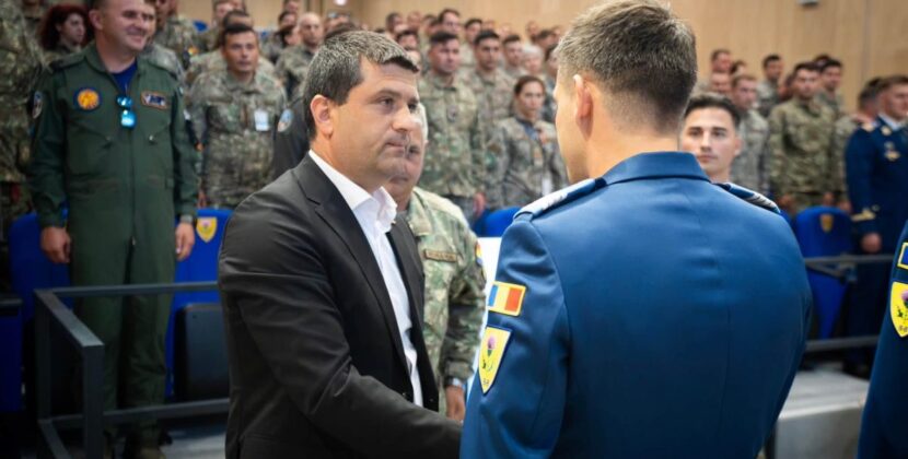Zece militari ai Armatei Române au fost înaintați în grad