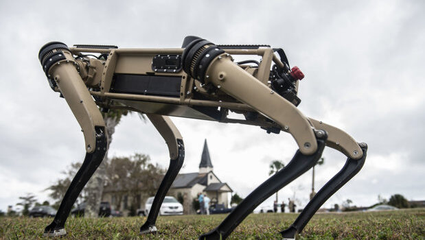 Roboţi de-a lungul frontierei. Polonia vrea să înlocuiască militarii de la granița cu Belarus cu platforme autonome aeriene şi terestre