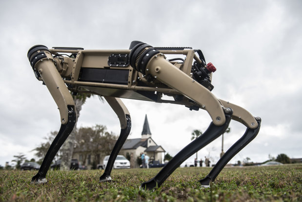 Roboţi de-a lungul frontierei. Polonia vrea să înlocuiască militarii de la granița cu Belarus cu platforme autonome aeriene şi terestre