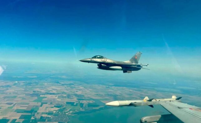 România, Bulgaria și Spania au semnat un acord pentru operațiuni transfrontaliere de poliție aeriană în cadrul NATO. Avioanele spaniole vor putea patrula și în spațiul aerian al Bulgariei