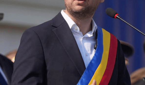Cazul Dominic Fritz ajunge la Bruxelles. PPE și Renew cer Comisiei Europene să rețină 770 de milioane de euro destinate României dacă Legea ANI rămâne în forma contestată