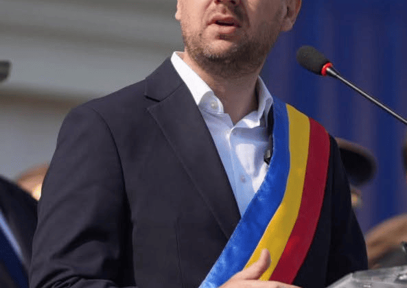 Cazul Dominic Fritz ajunge la Bruxelles. PPE și Renew cer Comisiei Europene să rețină 770 de milioane de euro destinate României dacă Legea ANI rămâne în forma contestată