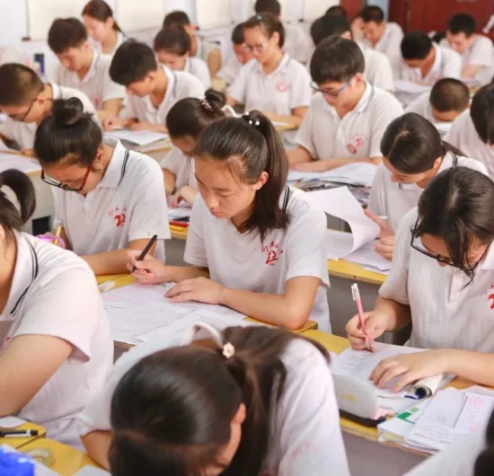 unii elevi petrec 9-10 ore pe zi la școală – Aleph News