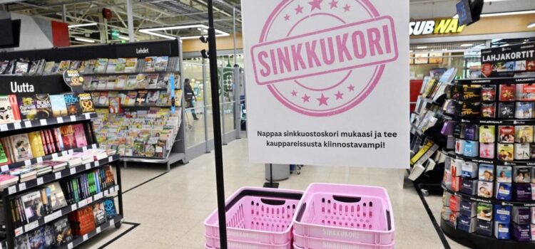 Dacă n-ai găsit dragostea pe Tinder, încearcă la raionul de fructe. Supermarketurile din Finlanda au coșuri roz pentru persoanele singure, care arată că ești deschis unei conversații