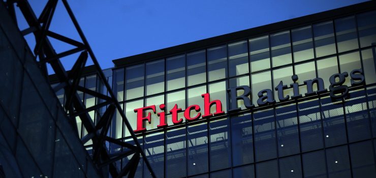 Fitch a menținut ratingul României la BBB-, cu perspectivă negativă. Ce înseamnă această decizie, cât de aproape a fost România de categoria „junk” și ce riscuri există pentru următoarea evaluare