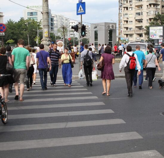 INS publică Barometrul societății românești din iulie 2026. Inflația anuală este de 10,4%, salariul mediu net ajunge la 5.684 de lei, iar sporul natural rămâne negativ