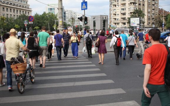 INS publică Barometrul societății românești din iulie 2026. Inflația anuală este de 10,4%, salariul mediu net ajunge la 5.684 de lei, iar sporul natural rămâne negativ