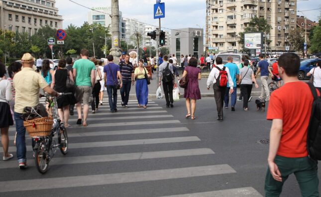 INS publică Barometrul societății românești din iulie 2026. Inflația anuală este de 10,4%, salariul mediu net ajunge la 5.684 de lei, iar sporul natural rămâne negativ