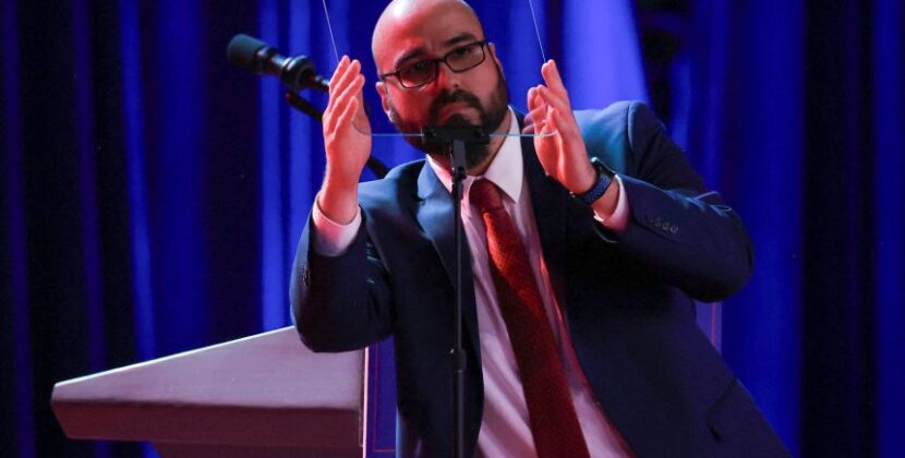 Gabriel Perez, fost operator al prompterului de la Casa Albă, amendat pentru pariuri pe discursuri