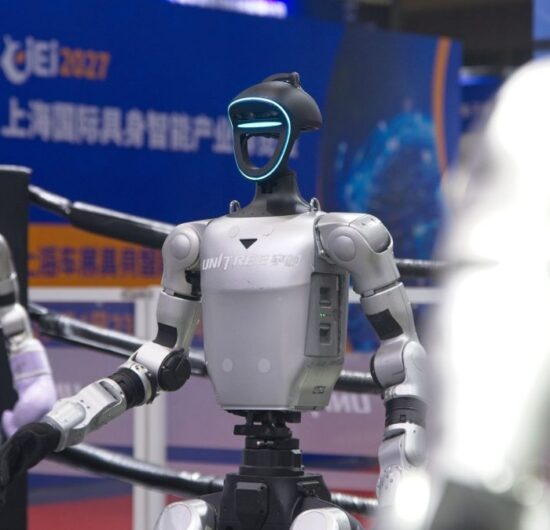 World Robot Conference începe astăzi la Beijing, cu peste 300 de companii și 2.000 de roboți prezenți. Compania chineză Unitree a explodat pe bursă