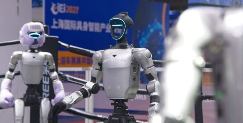 World Robot Conference începe astăzi la Beijing, cu peste 300 de companii și 2.000 de roboți prezenți. Compania chineză Unitree a explodat pe bursă