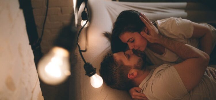 Îți crește cheful de sex toamna?