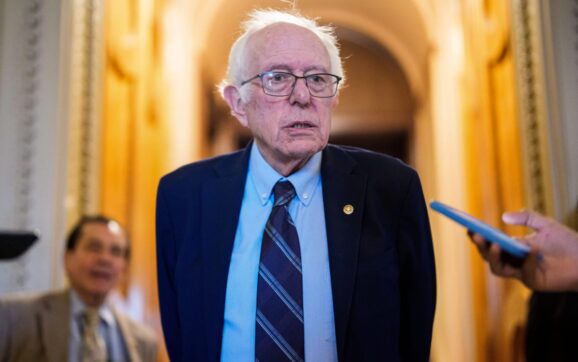 Bernie Sanders și Greg Casar propun interzicerea dezvoltării și utilizării Inteligenței Artificiale Superinteligente în Statele Unite