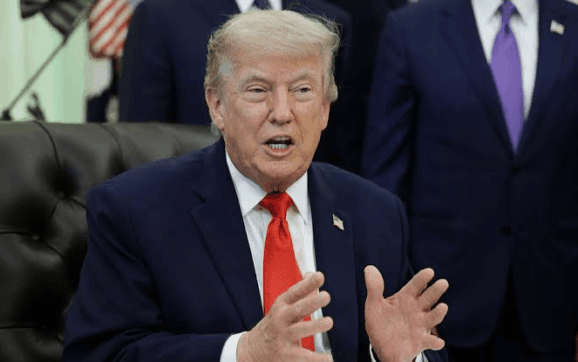Trump spune că urmează exploatări „masive” de petrol, gaze și minerale în Groenlanda