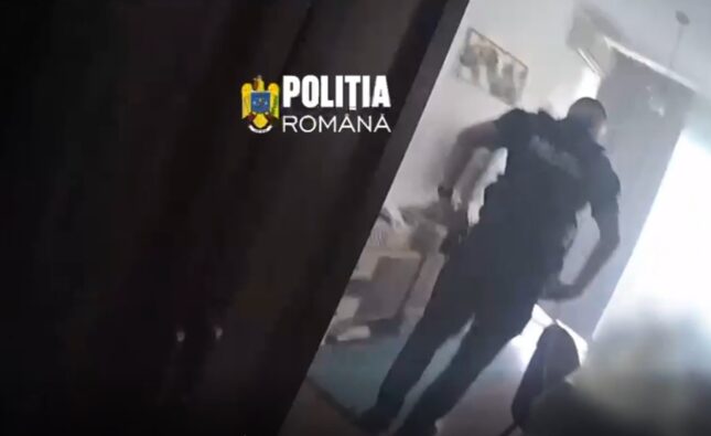 Pedeapsa primită de un fals polițist care a luat bani de la o femeie pentru a influența deschiderea unui dosar penal împotriva vecinilor acesteia